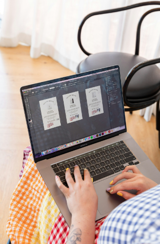Freelancing vs. Full-Time Jobs: Pros & Cons